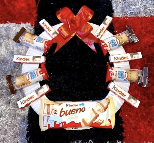 Chocolate wreath kinder white - chocolate,
